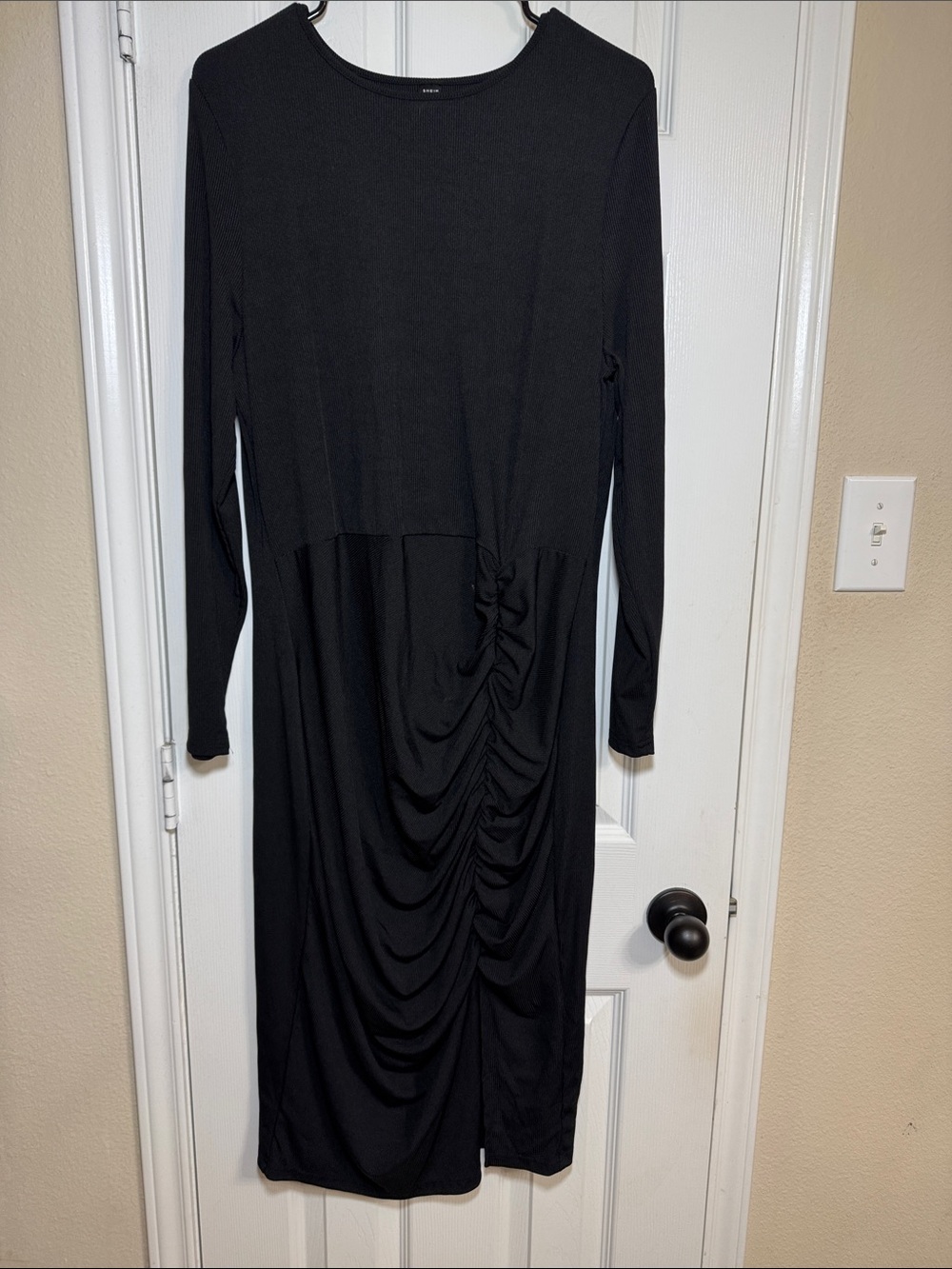 Black Long-Sleeve Ruched Side Midi Dress